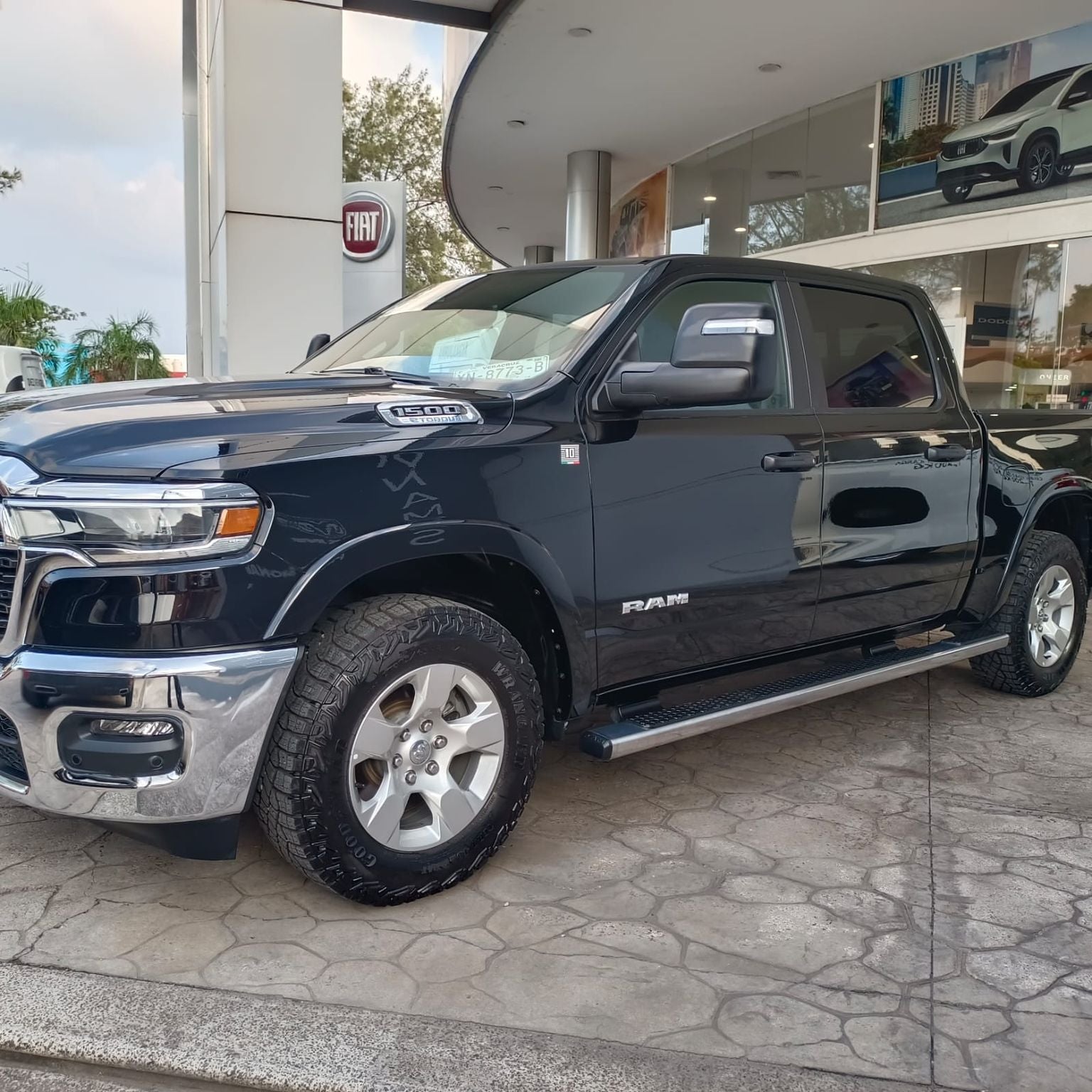 2025 RAM 1500 3.6 V6 Bighorn Crew Cab 4x4 At