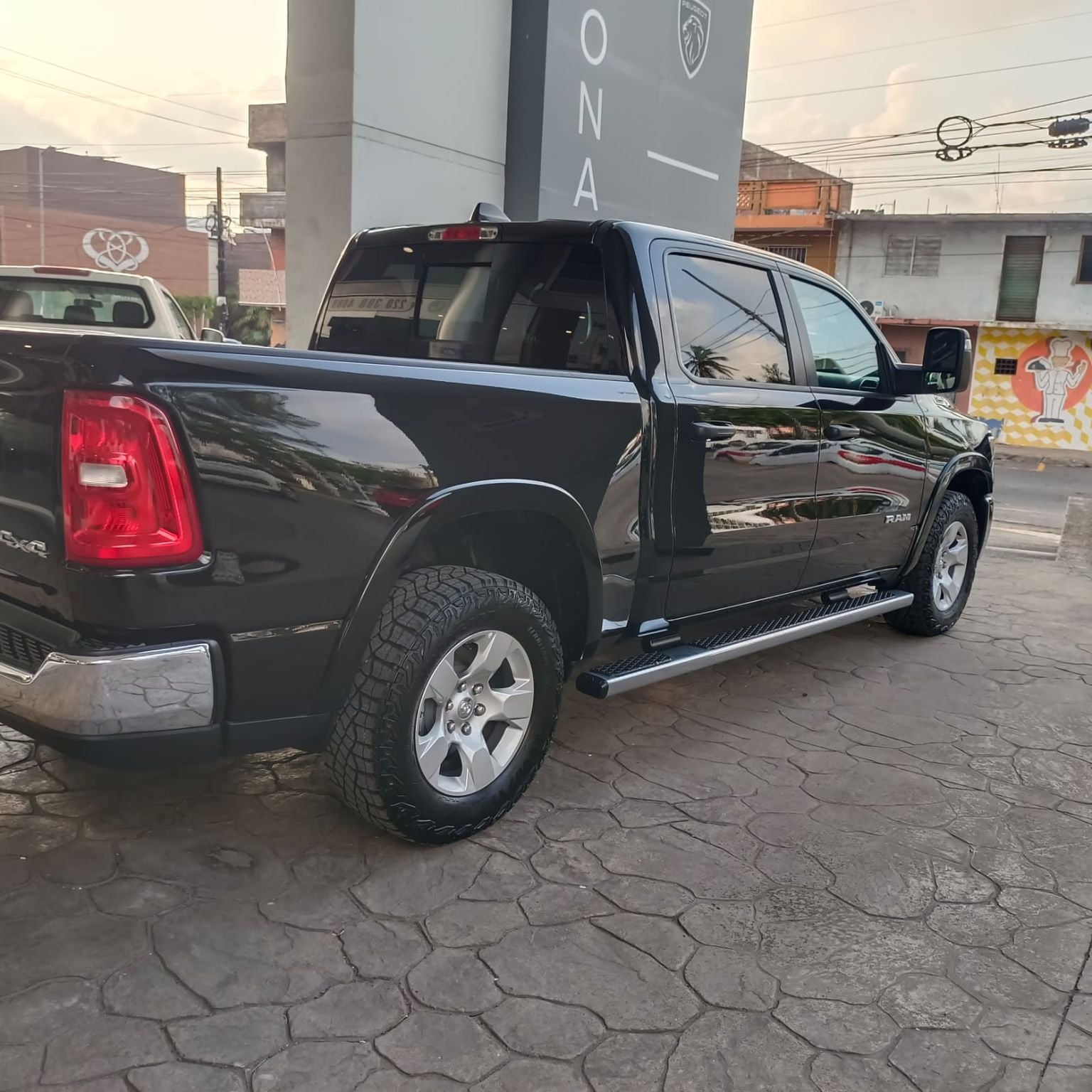 2025 RAM 1500 3.6 V6 Bighorn Crew Cab 4x4 At