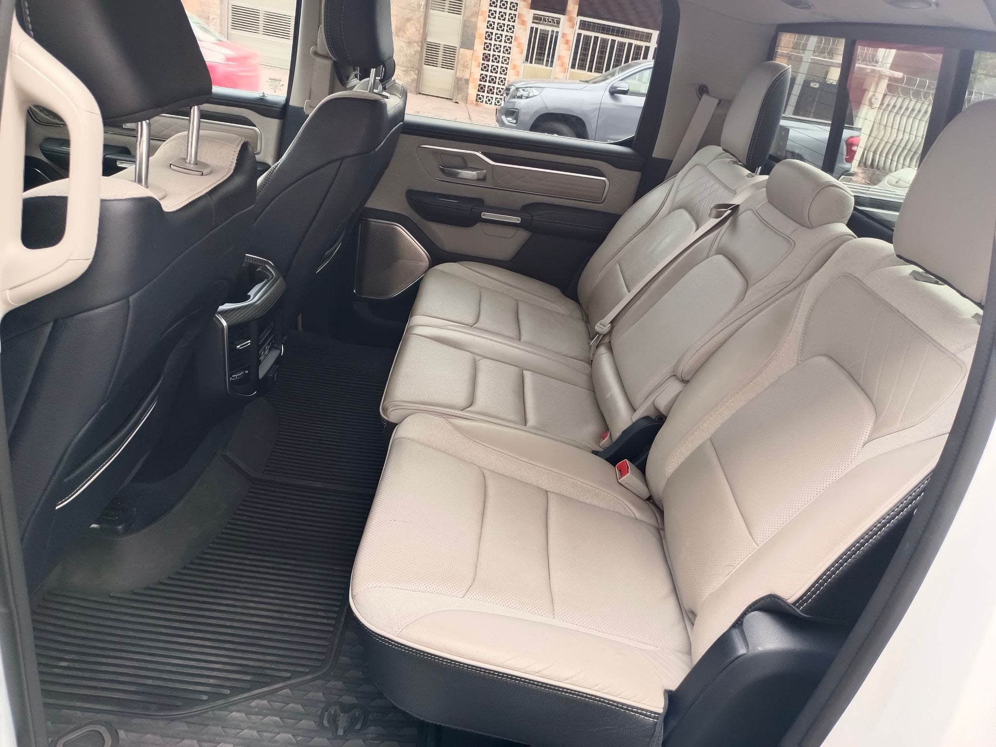 2024 RAM 1500 5.7 V8 Limited Mild-Hybrid Crew Cab At