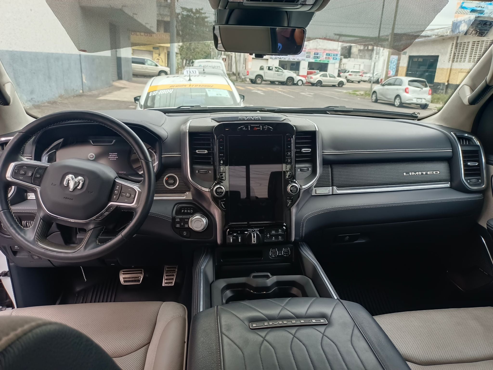 2024 RAM 1500 5.7 V8 Limited Mild-Hybrid Crew Cab At