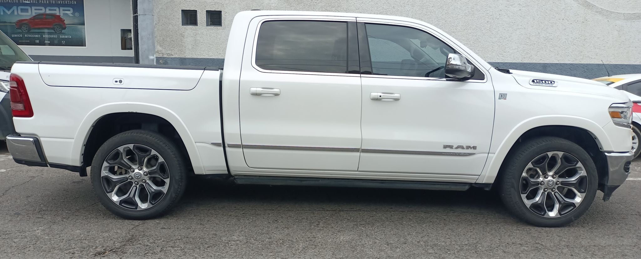 2024 RAM 1500 5.7 V8 Limited Mild-Hybrid Crew Cab At