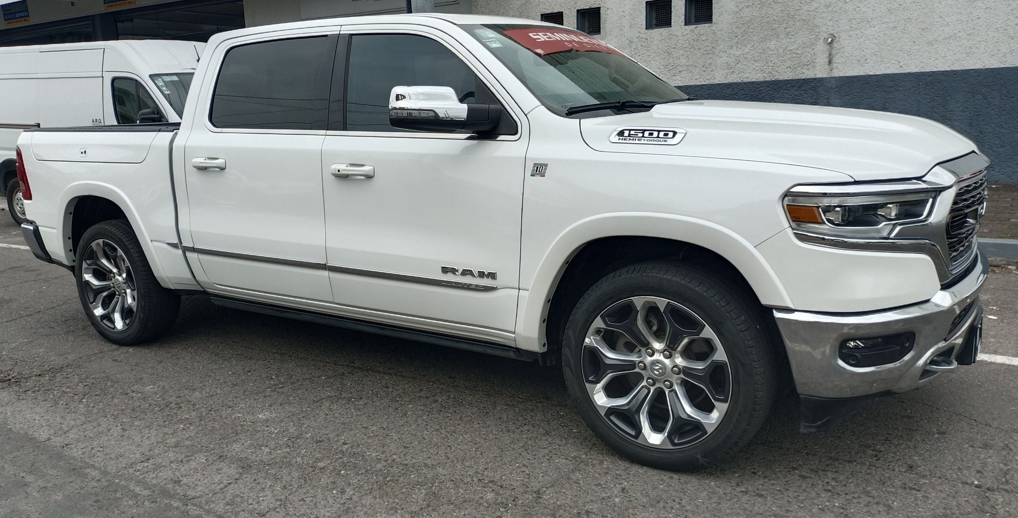 2024 RAM 1500 5.7 V8 Limited Mild-Hybrid Crew Cab At