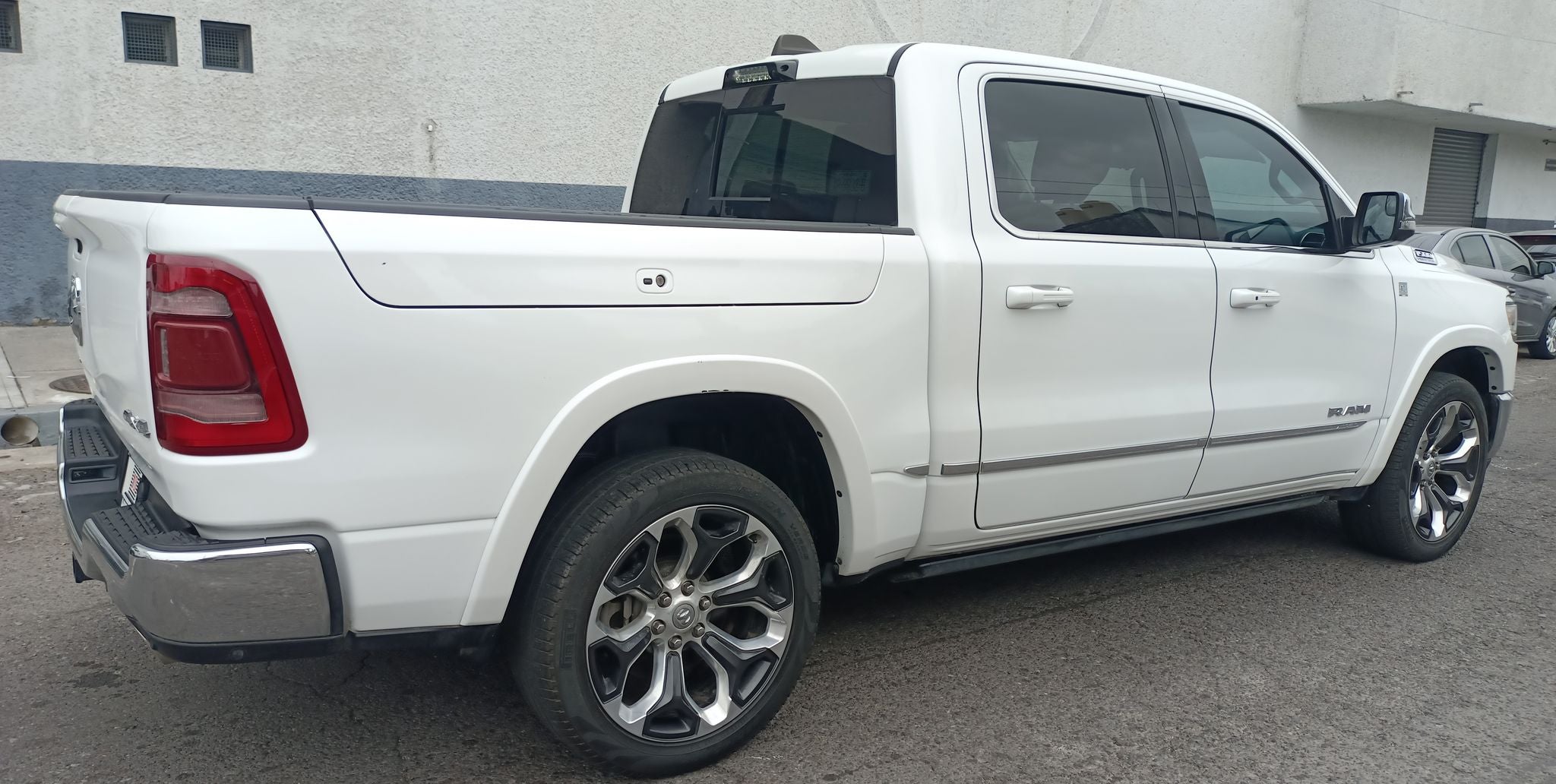 2024 RAM 1500 5.7 V8 Limited Mild-Hybrid Crew Cab At