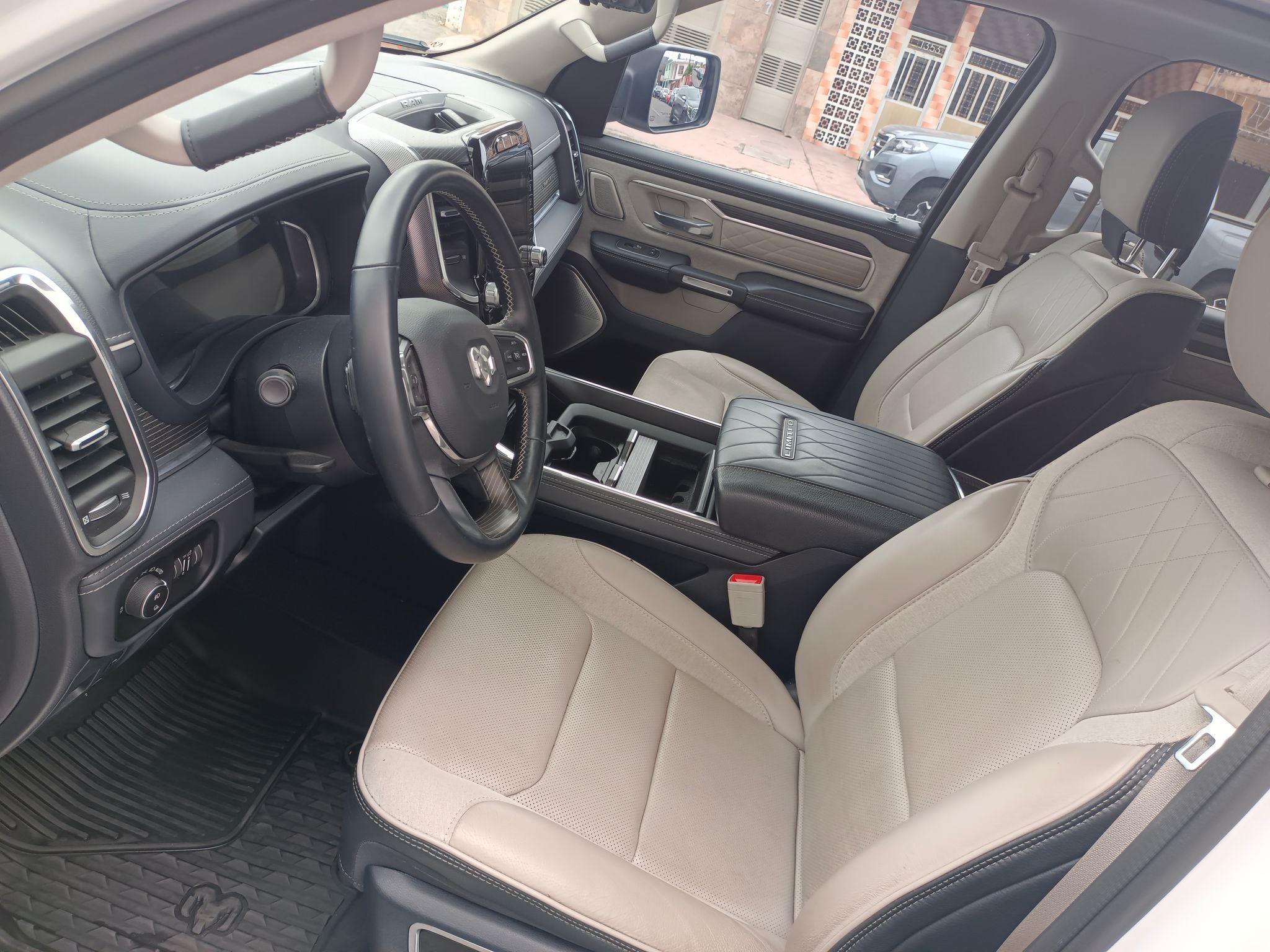 2024 RAM 1500 5.7 V8 Limited Mild-Hybrid Crew Cab At