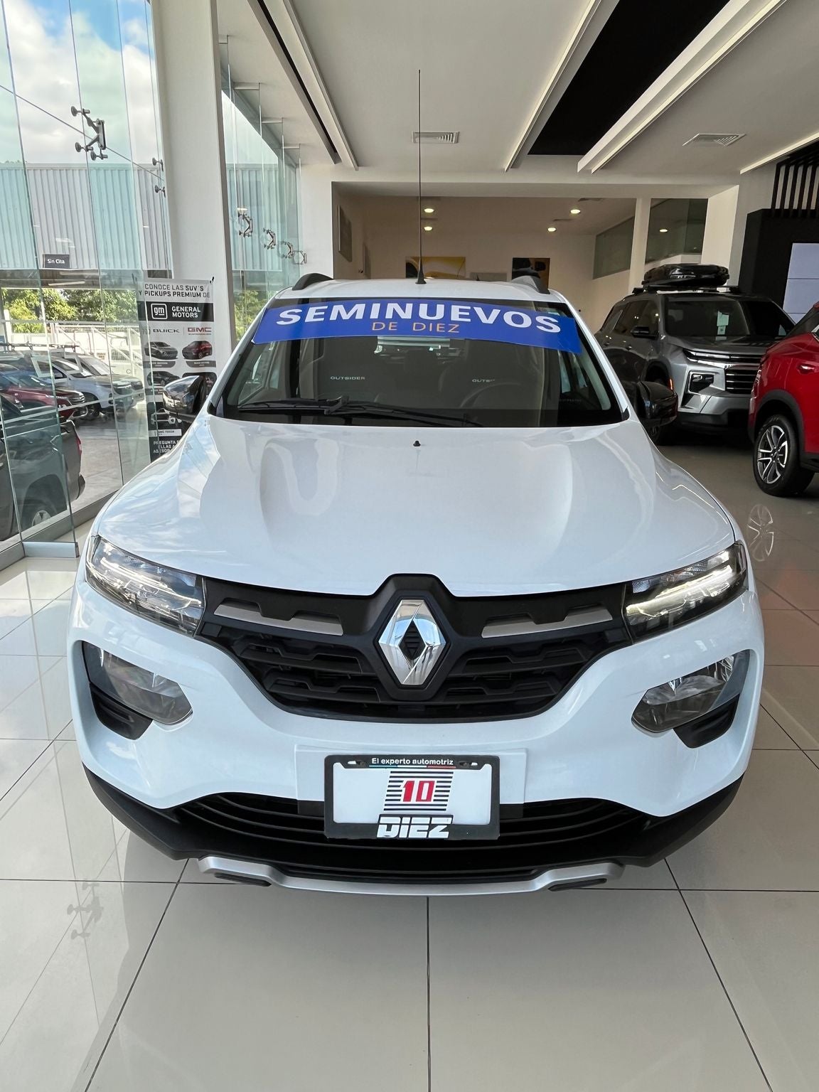 2025 Renault Kwid 1.0 Outsider Mt