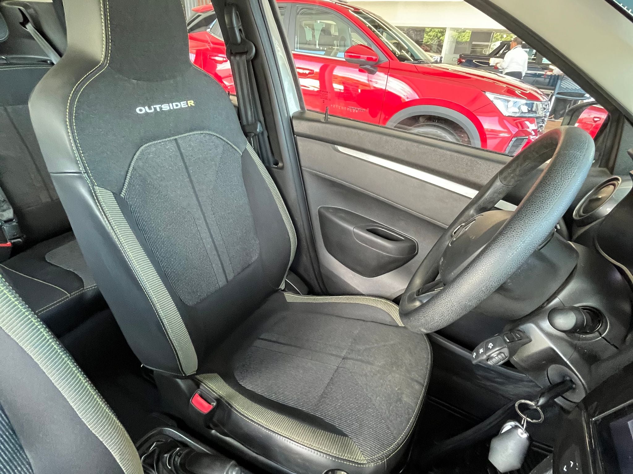 2025 Renault Kwid 1.0 Outsider Mt