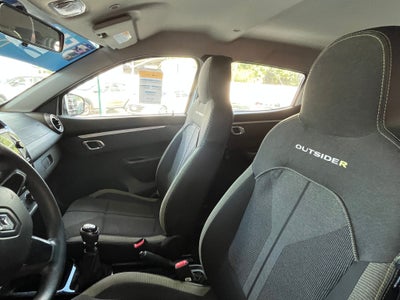 2025 Renault Kwid 1.0 Outsider Mt