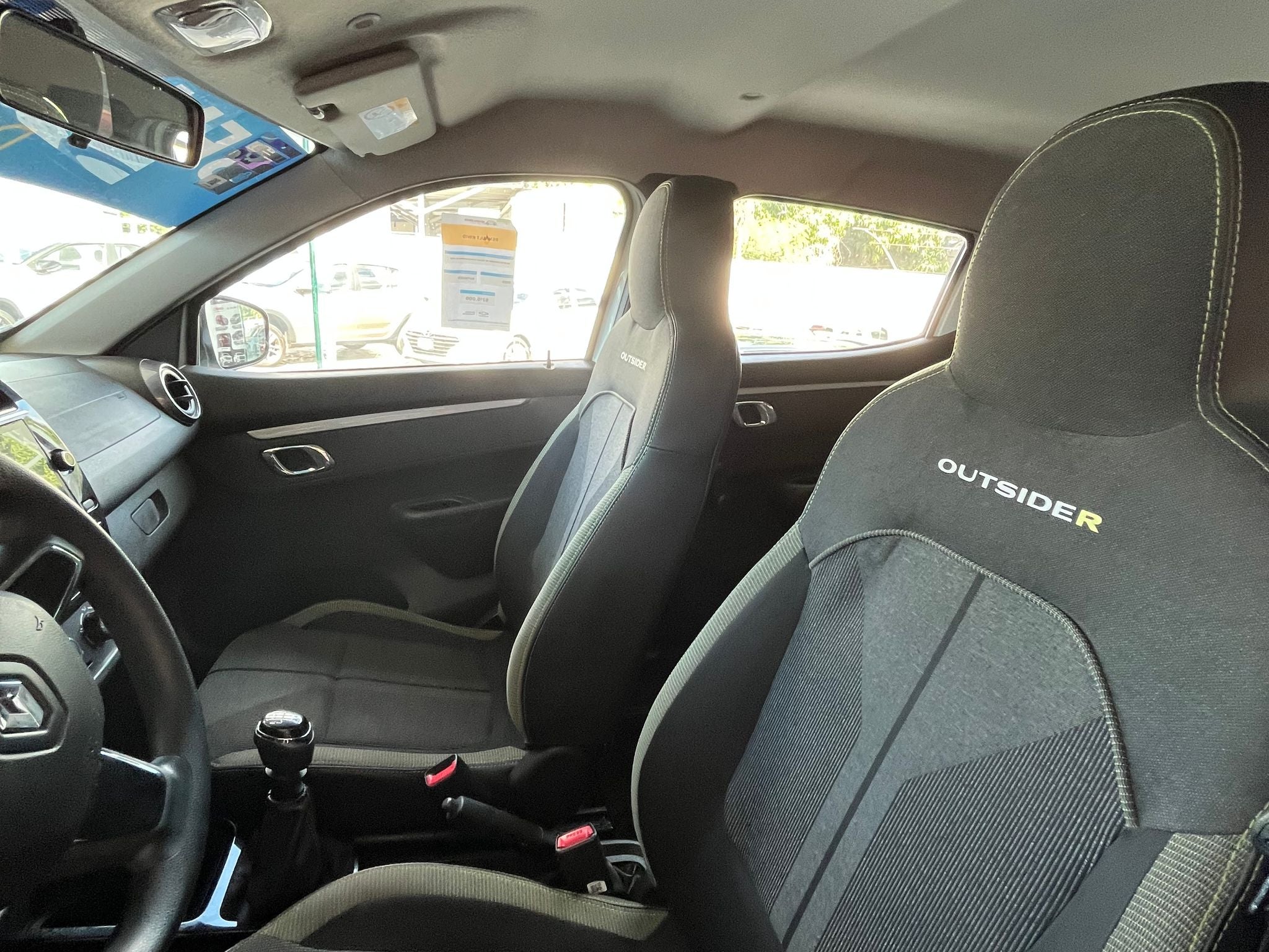 2025 Renault Kwid 1.0 Outsider Mt