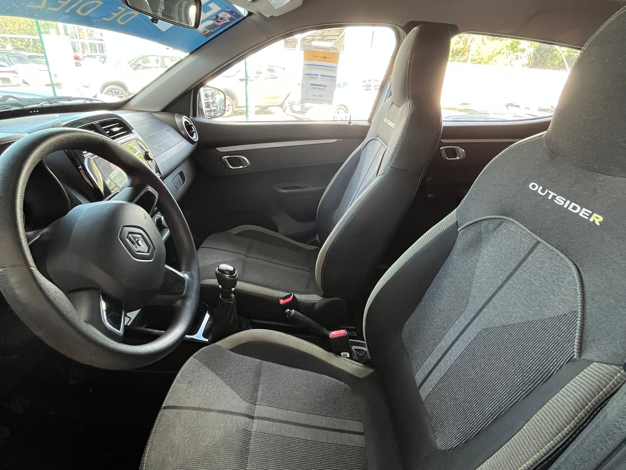 2025 Renault Kwid 1.0 Outsider Mt