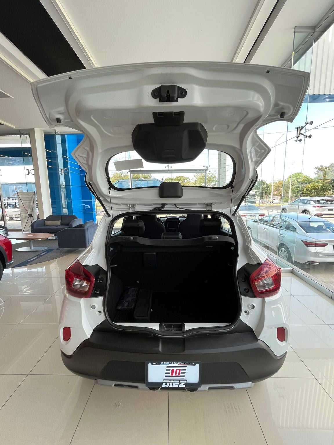 2025 Renault Kwid 1.0 Outsider Mt