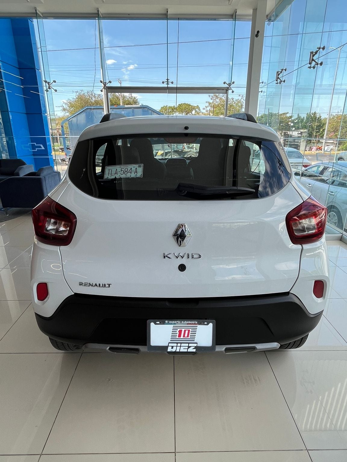 2025 Renault Kwid 1.0 Outsider Mt