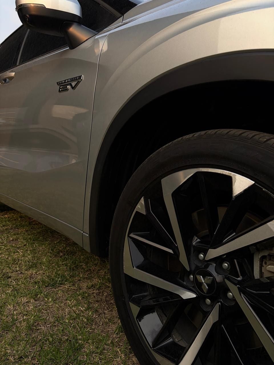 2025 Mitsubishi Outlander PHEV LIMITED