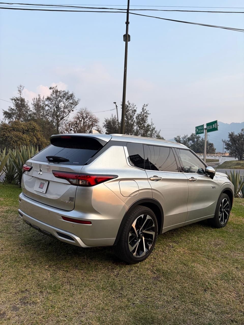 2025 Mitsubishi Outlander PHEV LIMITED