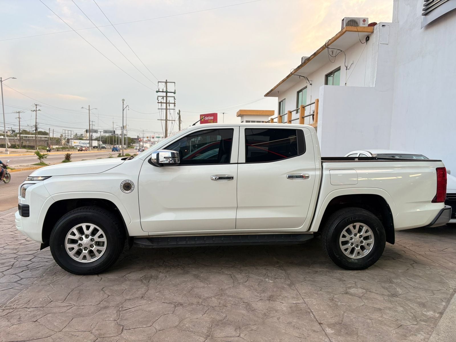2025 Mitsubishi L200 2.4 Glx Cabina Doble 4x4 Diesel Mt
