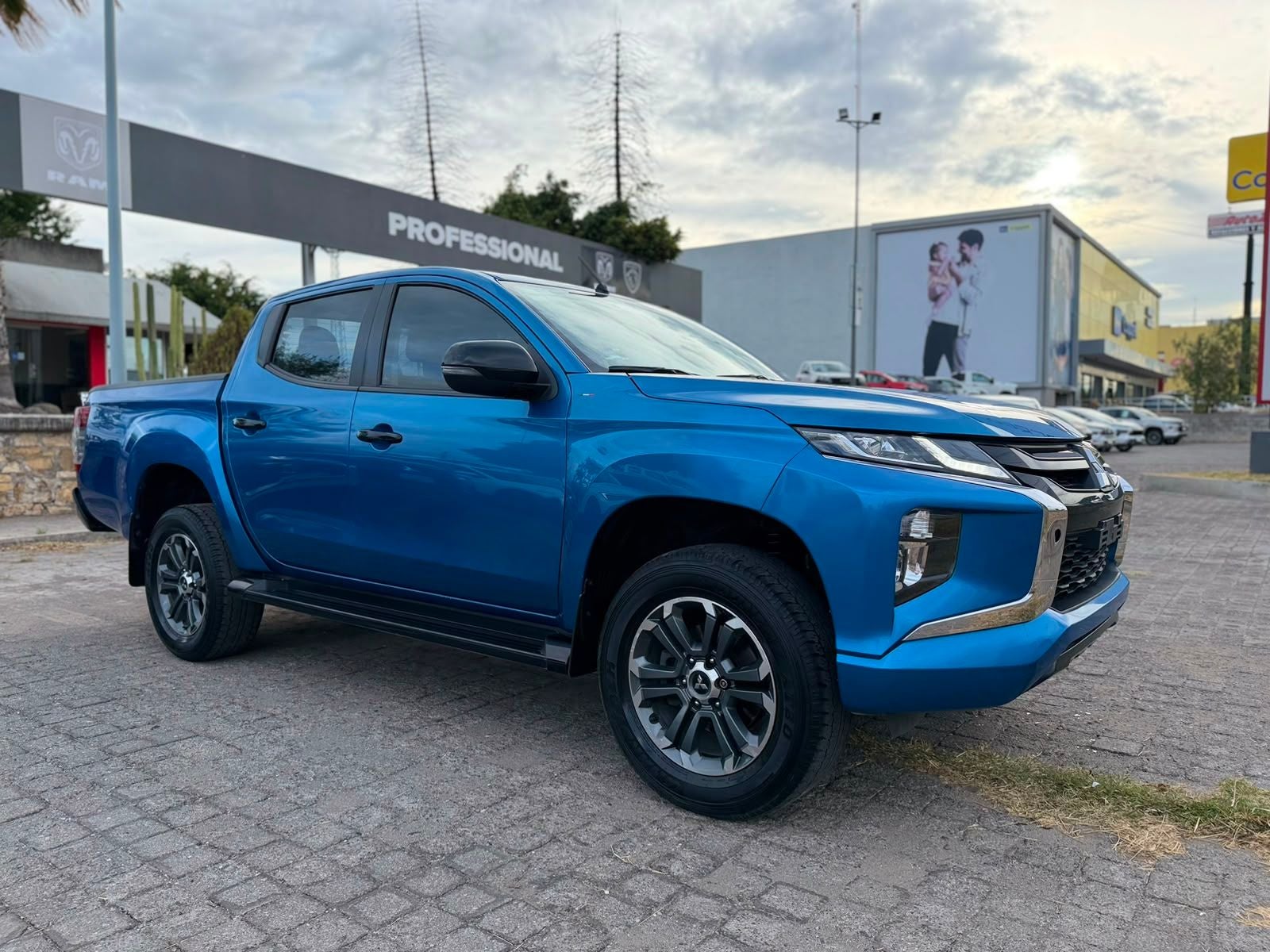 2024 Mitsubishi L200 2.4 Gls Cabina Doble 4x4 Diesel At